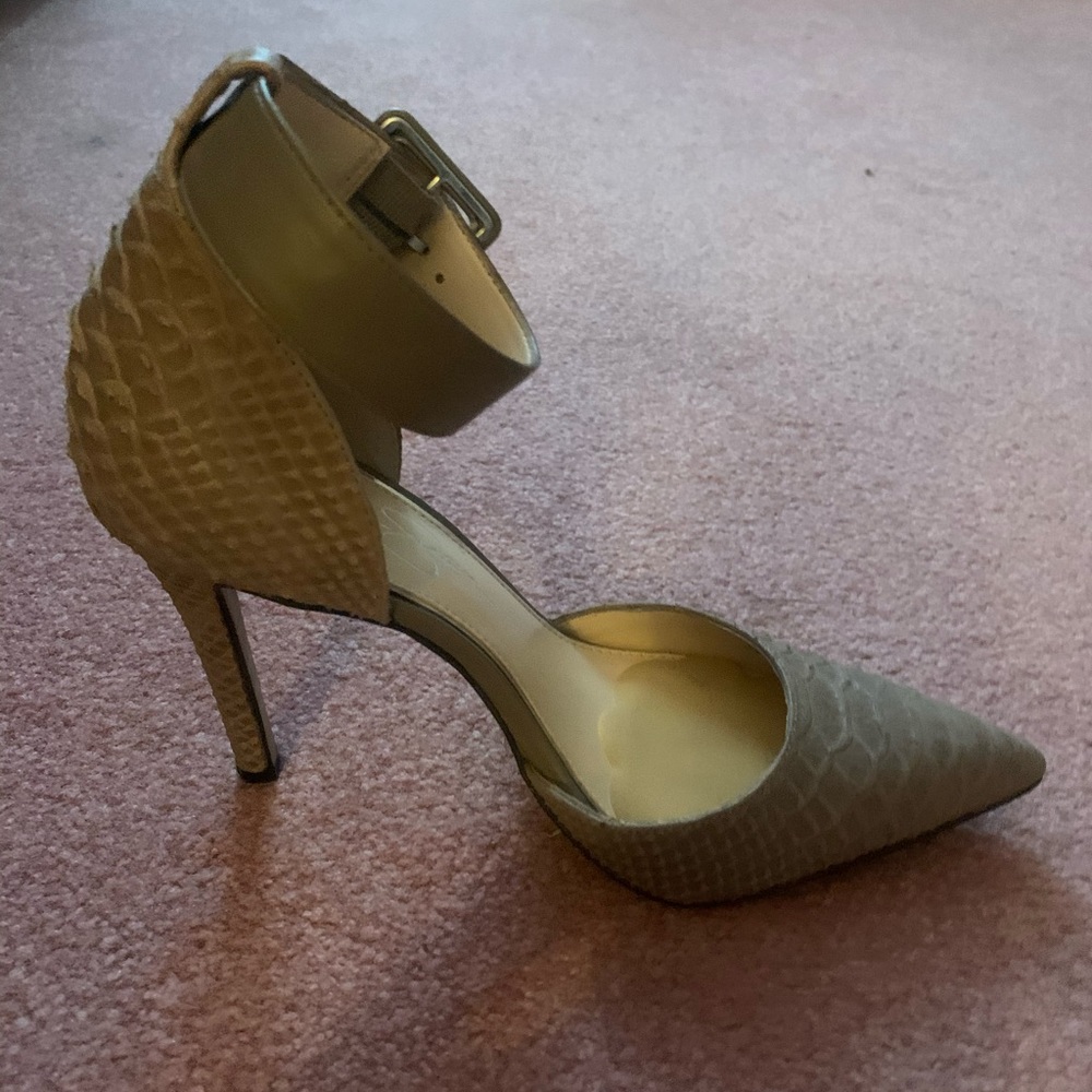 Jessica Simpson heels